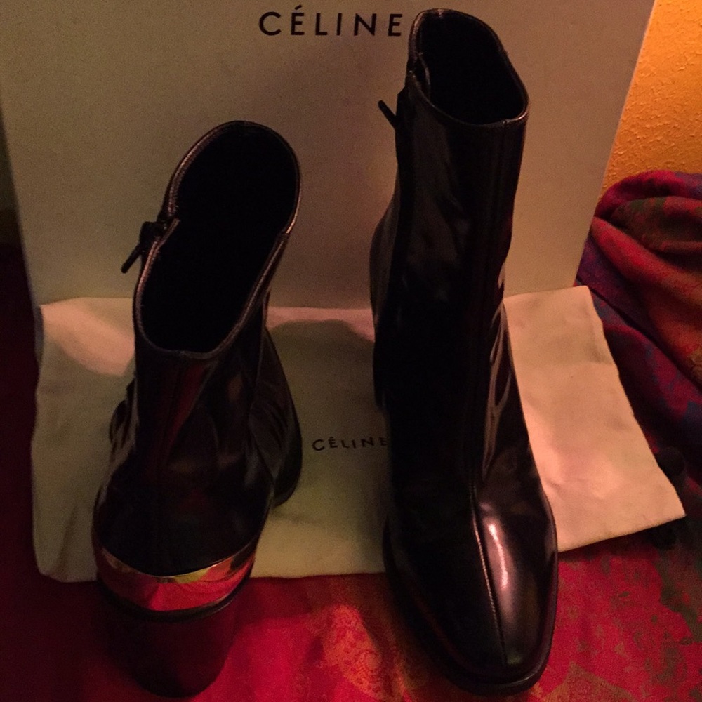 Lady off the runway boot
